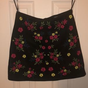 Suede skirt with flower embroidery